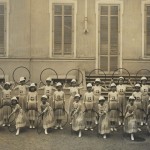 Fondazione 1563; Fototeca; Allieve Educatorio Duchessa Isabella Torino nel 1911