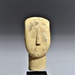 BRAFA 2022 Galerie Günter Puhze GMBH Head of a Cycladic idol of the Spedos type, Early Cycladic II, circa 2700 2300 BC